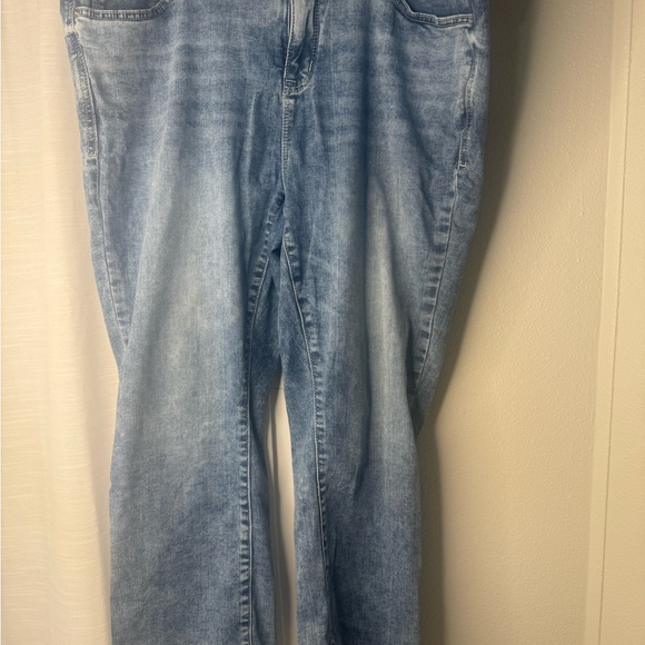 torrid Light Wash Straight Leg ankle Jeans high rise - Picture 16 of 16